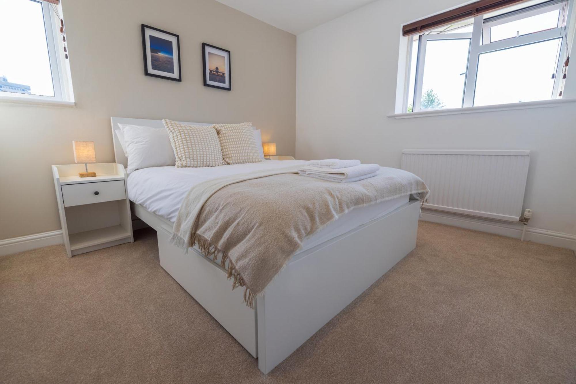 The Secret Garden - West Sussex Villa Crawley  Ngoại thất bức ảnh