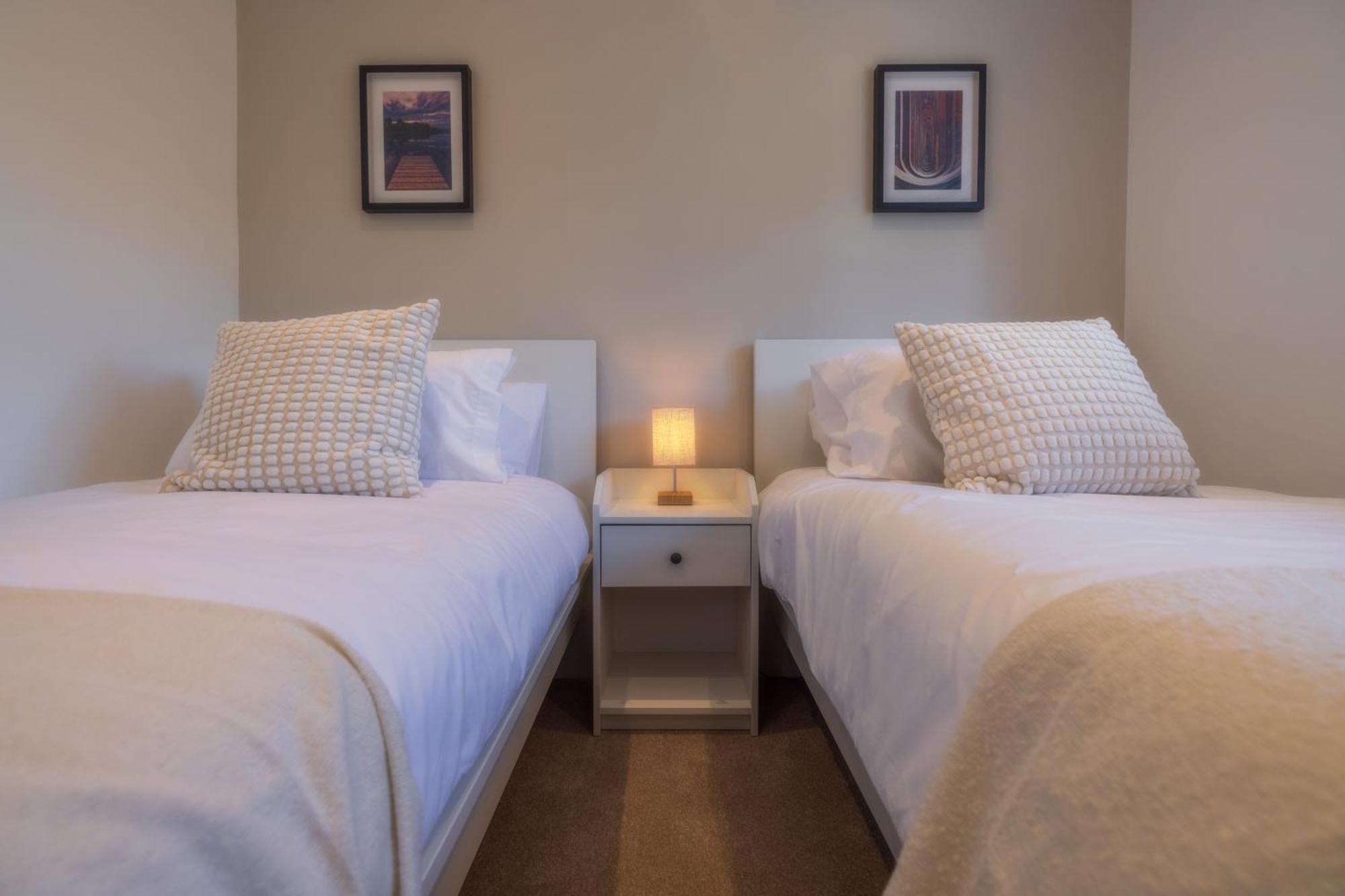 The Secret Garden - West Sussex Villa Crawley  Ngoại thất bức ảnh