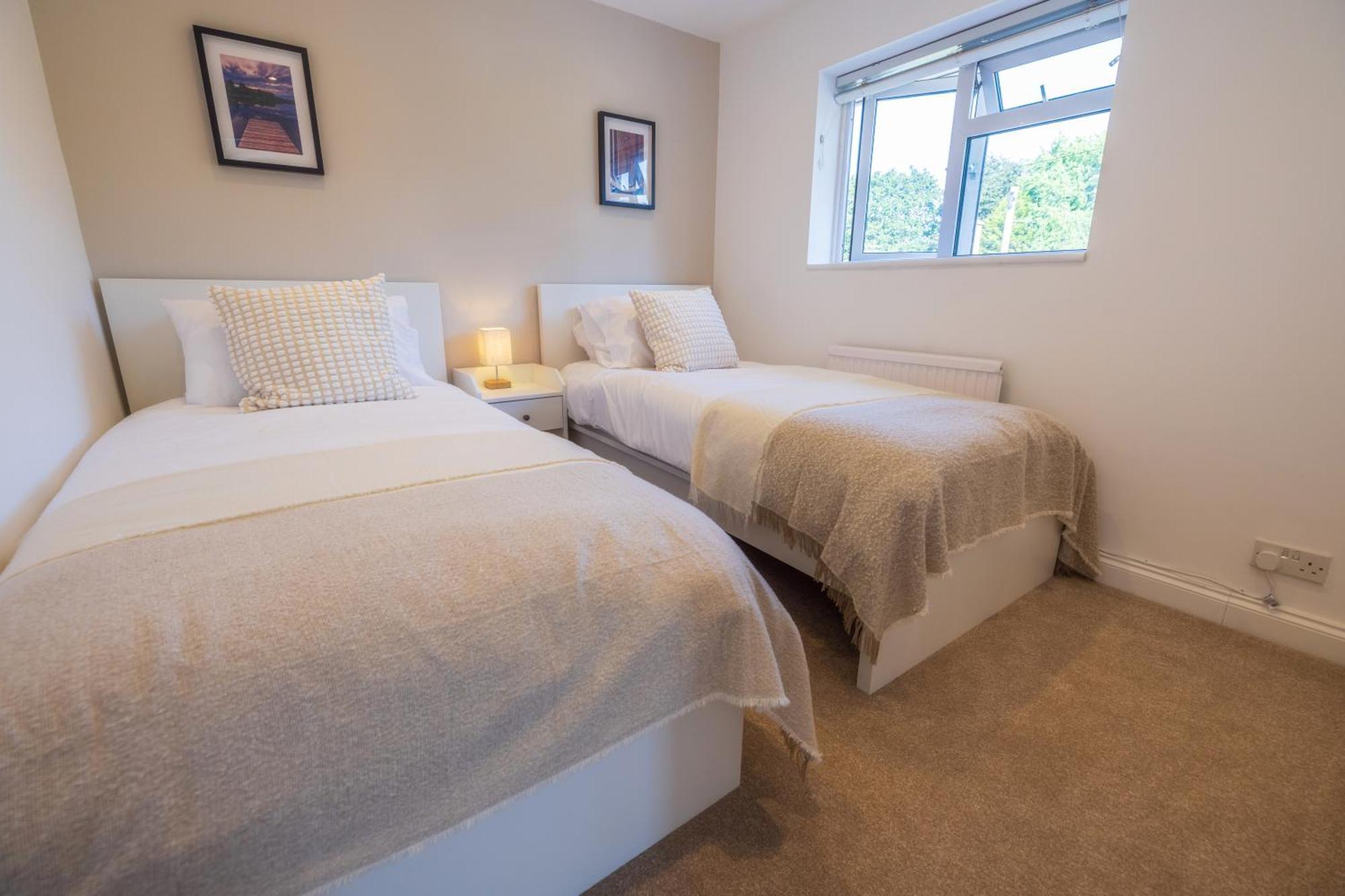 The Secret Garden - West Sussex Villa Crawley  Ngoại thất bức ảnh