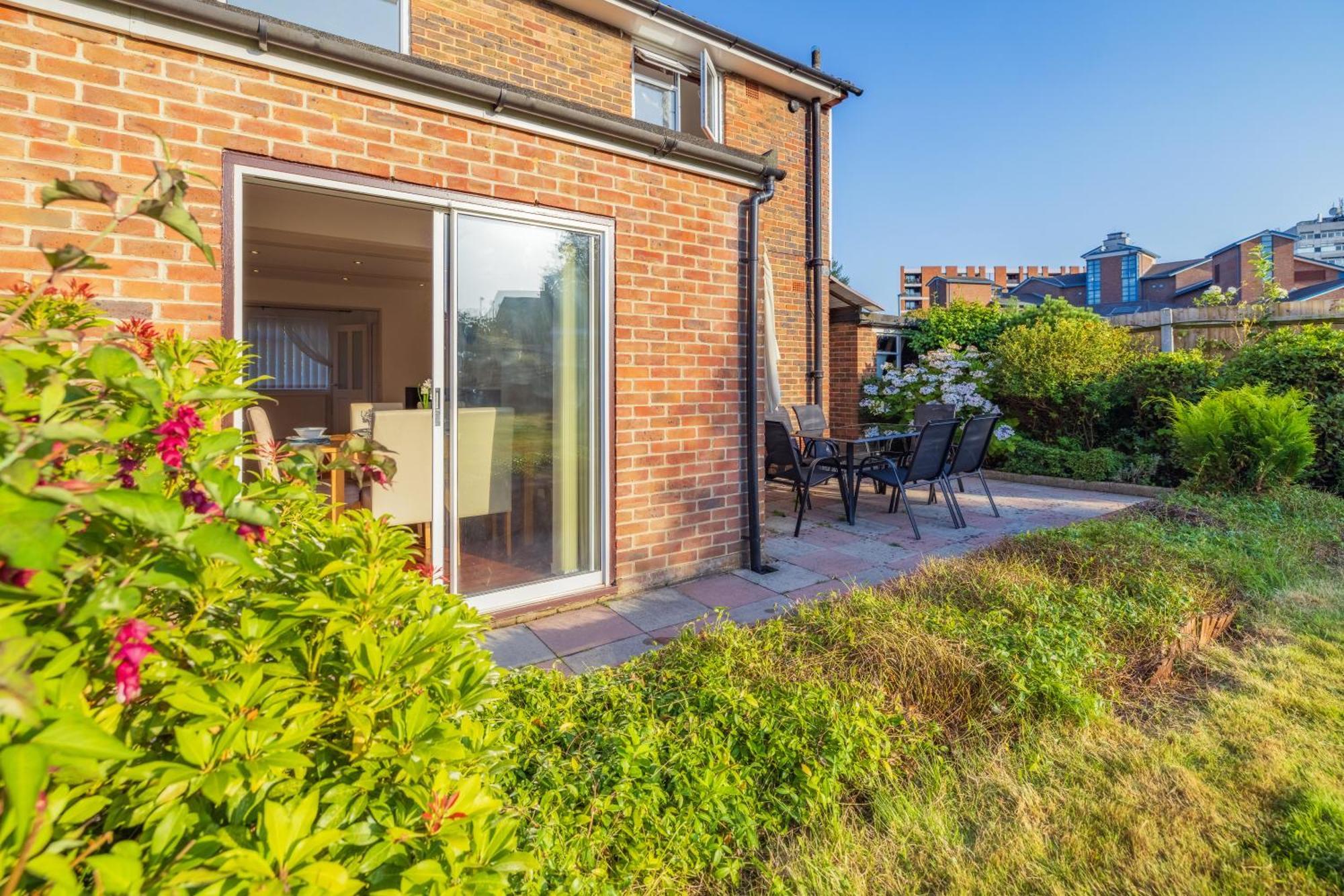 The Secret Garden - West Sussex Villa Crawley  Ngoại thất bức ảnh